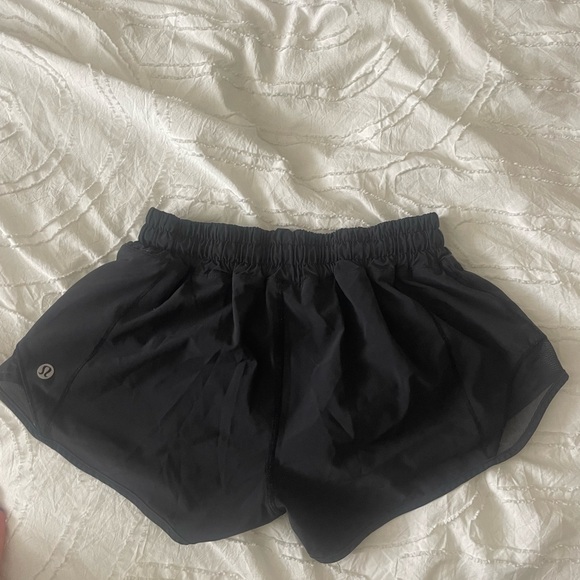 lululemon athletica Black HOTTY HOT 2.5 in inseam - Picture 2 of 3
